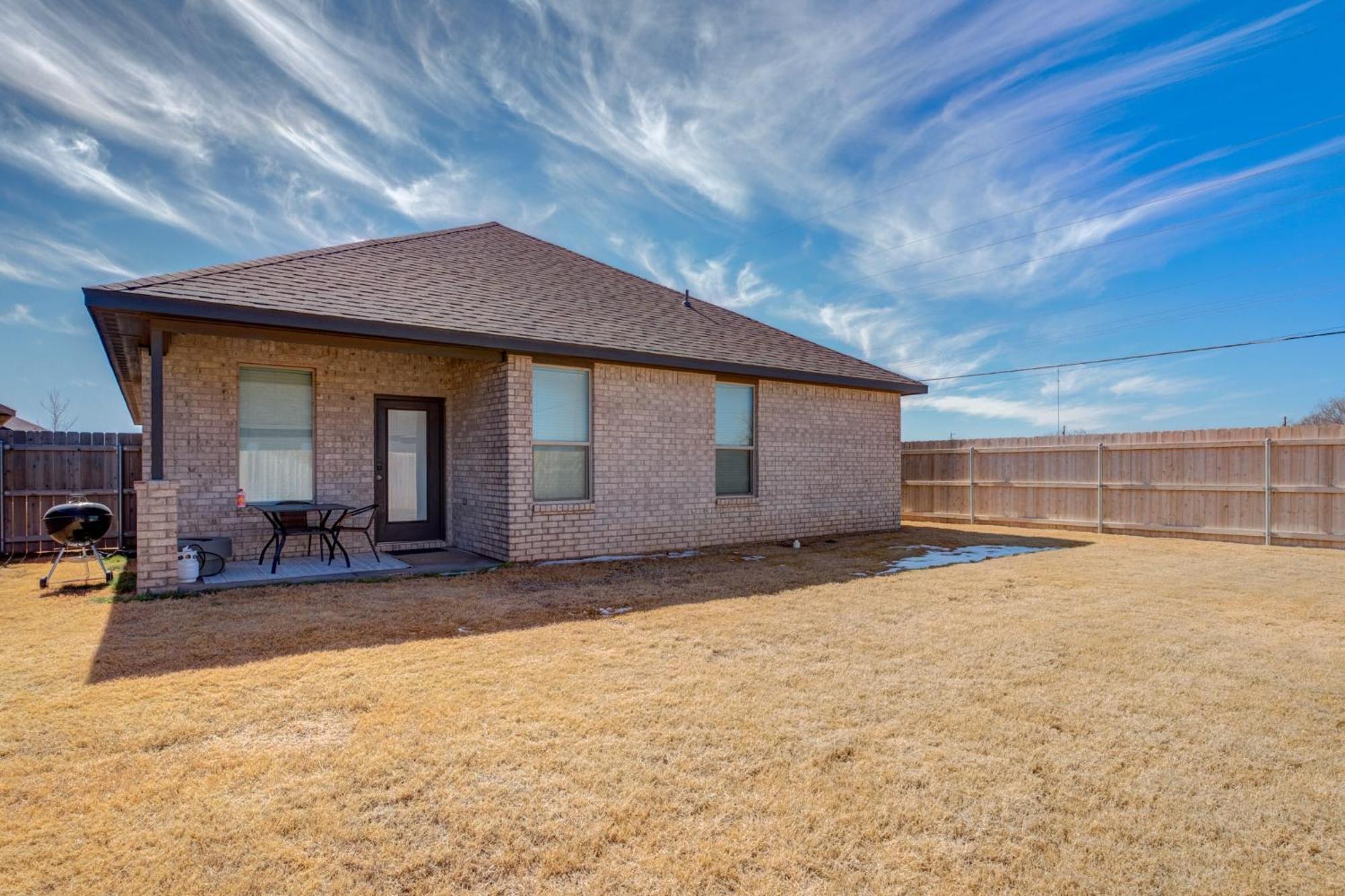 Entire House~ Spacious~ Prime Location~ Backyard Lubbock Bagian luar foto