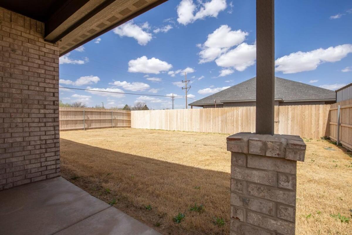 Entire House~ Spacious~ Prime Location~ Backyard Lubbock Bagian luar foto