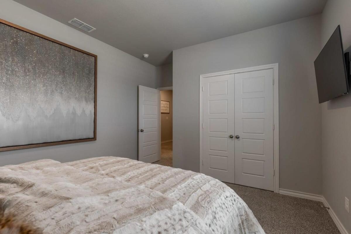 Entire House~ Spacious~ Prime Location~ Backyard Lubbock Bagian luar foto