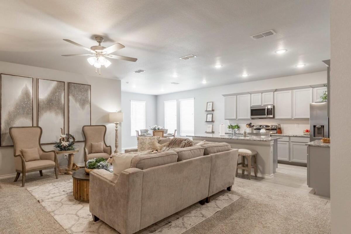 Entire House~ Spacious~ Prime Location~ Backyard Lubbock Bagian luar foto